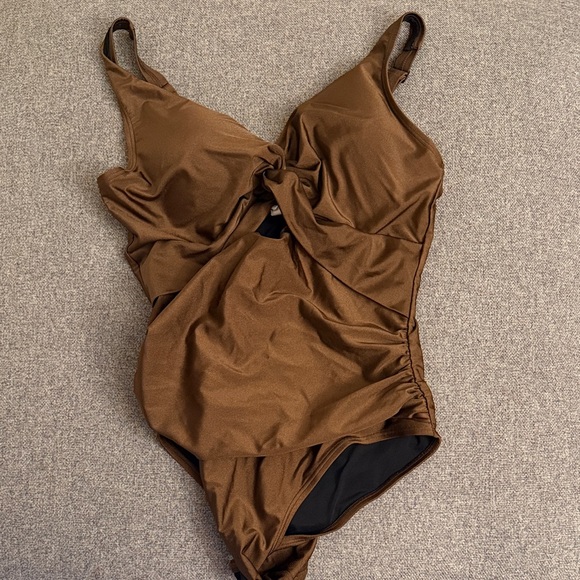 💋3 for $60💋 DKNY Twist Cutout One Piece Swimsuit - Picture 4 of 5